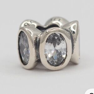PANDORA - Authentic Pandora
Charm Clear Oval Lights